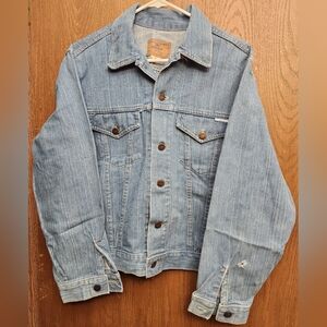 Men's Light Blue Denim Trucker Jacket - Casual Performance Style